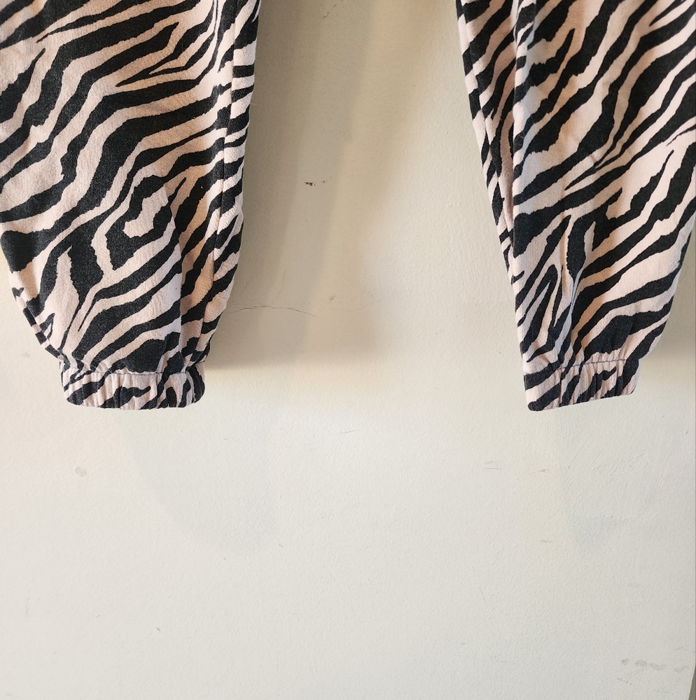 Victoria's Secret Joggers Animal Print Black and Cream/Tan Size M Never Worn - Picture 3 of 8
